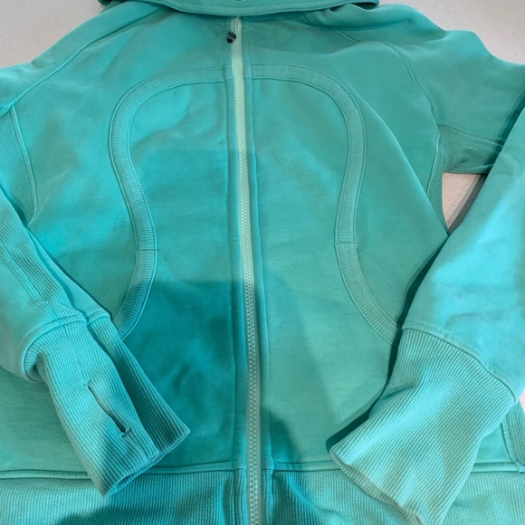 Teal lululemon sweater. Size is 10-12 - Picture 5 of 7